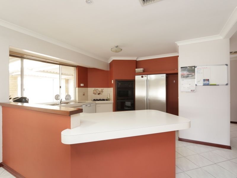 23 Chesterton Drive, Thornlie WA 6108