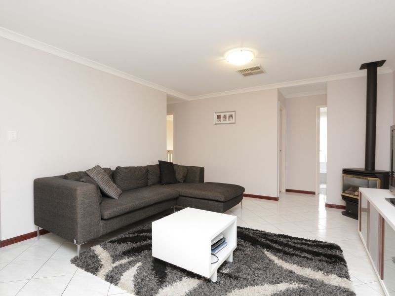 23 Chesterton Drive, Thornlie WA 6108