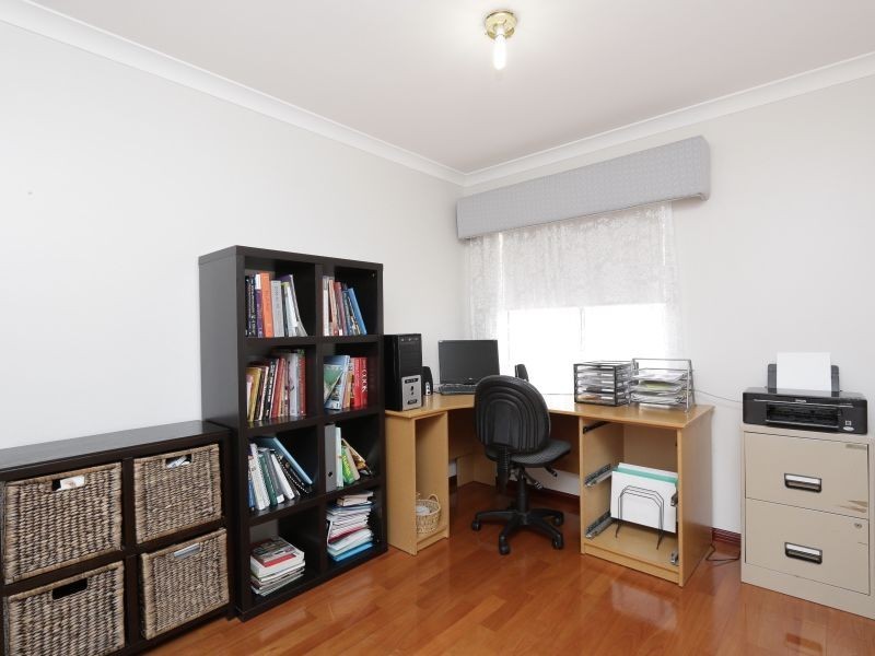 23 Chesterton Drive, Thornlie WA 6108