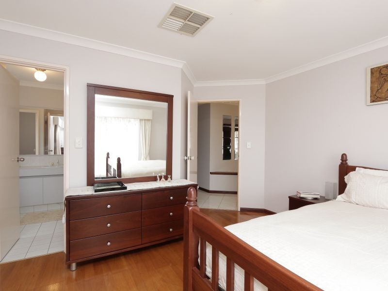 23 Chesterton Drive, Thornlie WA 6108