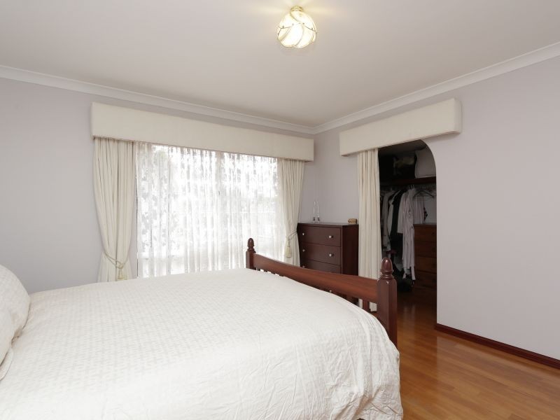 23 Chesterton Drive, Thornlie WA 6108