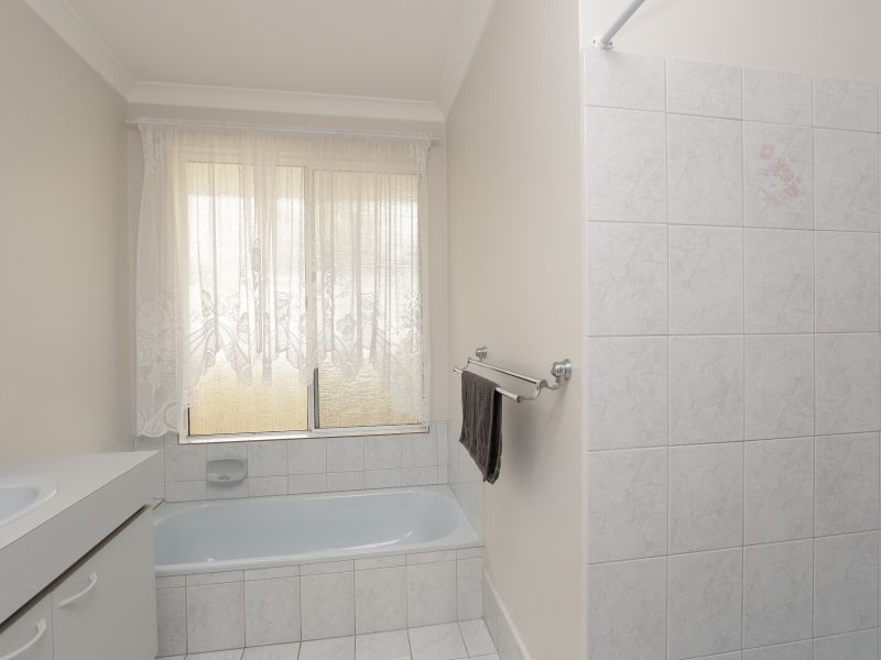 23 Chesterton Drive, Thornlie WA 6108