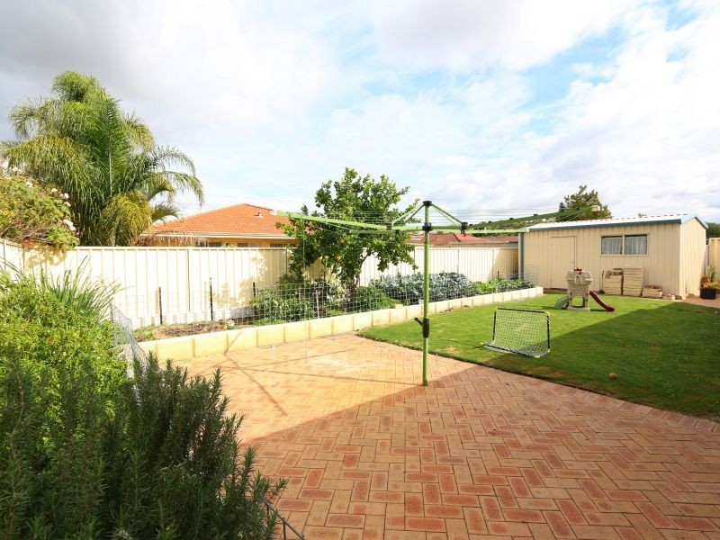 23 Chesterton Drive, Thornlie WA 6108