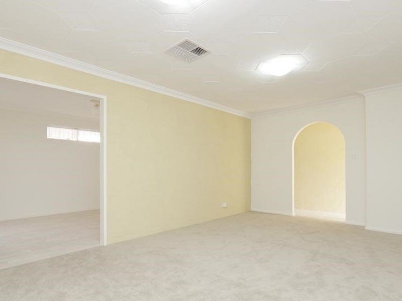 18 Debenham Street, Thornlie WA 6108