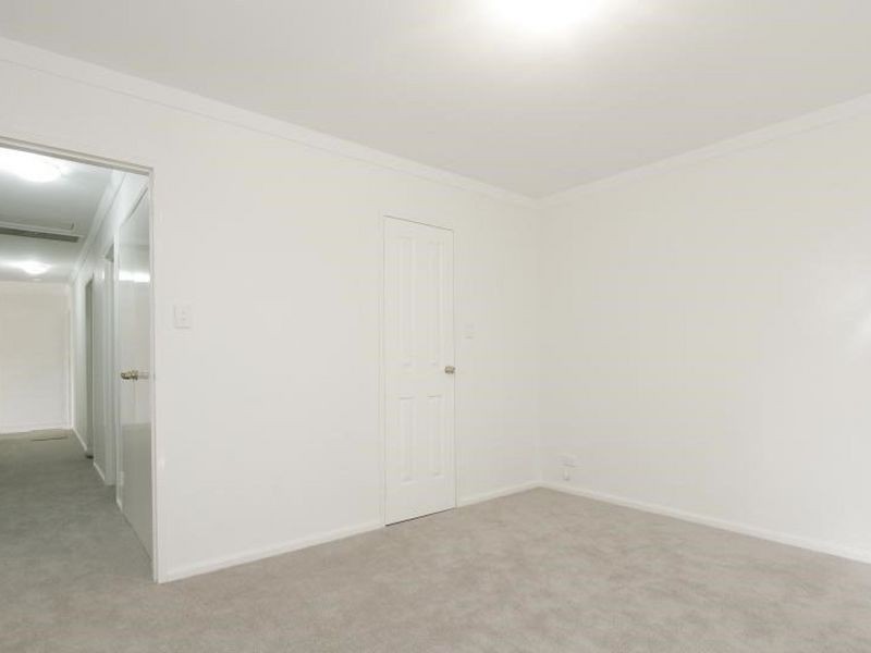 18 Debenham Street, Thornlie WA 6108