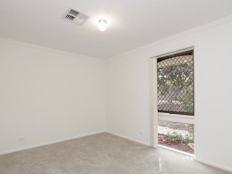 18 Debenham Street, Thornlie WA 6108