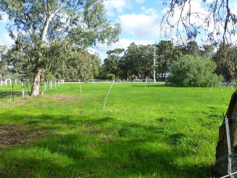 100 Reservoir Road, Orange Grove WA 6109