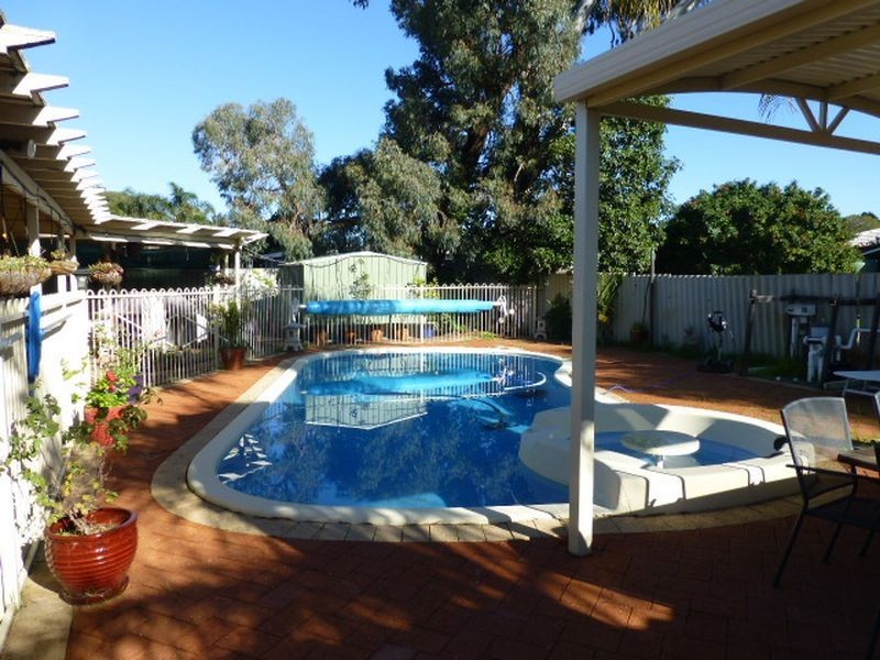 3 Silver Mallee Close, Camillo WA 6111