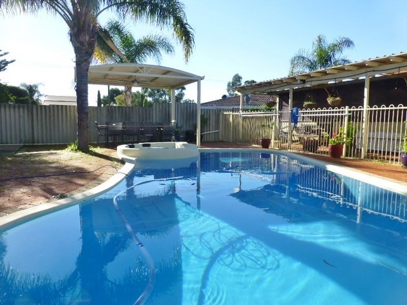 3 Silver Mallee Close, Camillo WA 6111