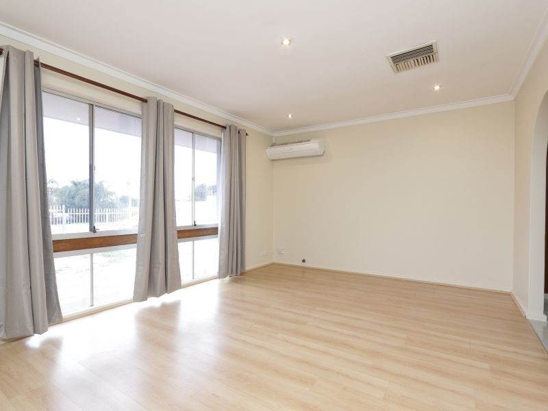 40 Lyrebird Way, Thornlie WA 6108