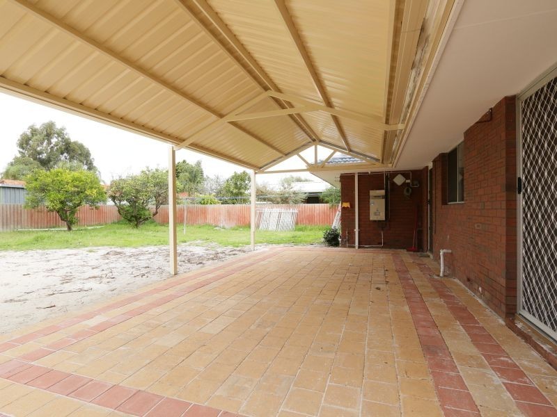 40 Lyrebird Way, Thornlie WA 6108