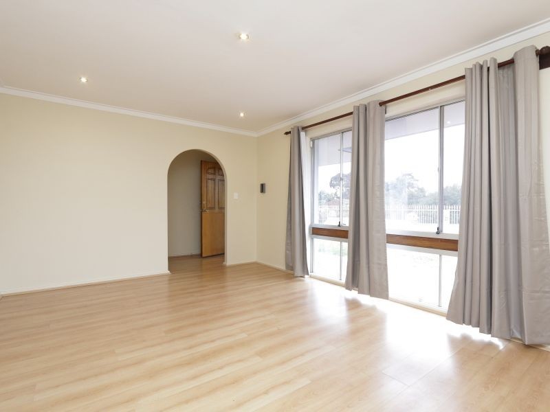 40 Lyrebird Way, Thornlie WA 6108