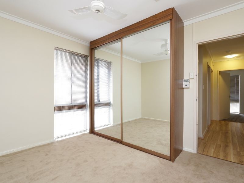 40 Lyrebird Way, Thornlie WA 6108