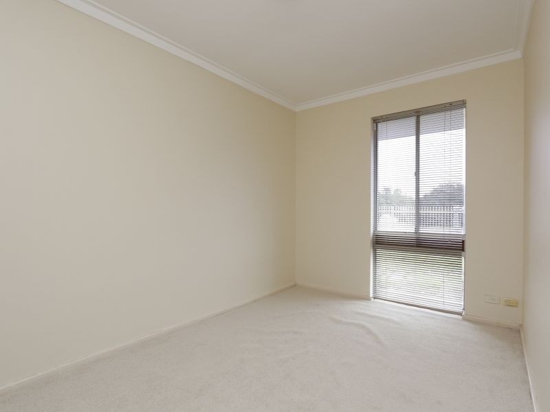 40 Lyrebird Way, Thornlie WA 6108