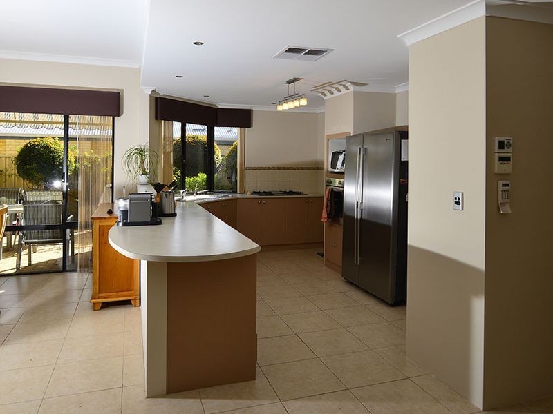 8 Hardwick Boulevard, Canning Vale WA 6155