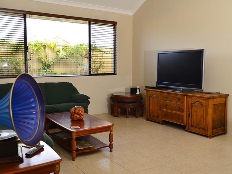 8 Hardwick Boulevard, Canning Vale WA 6155