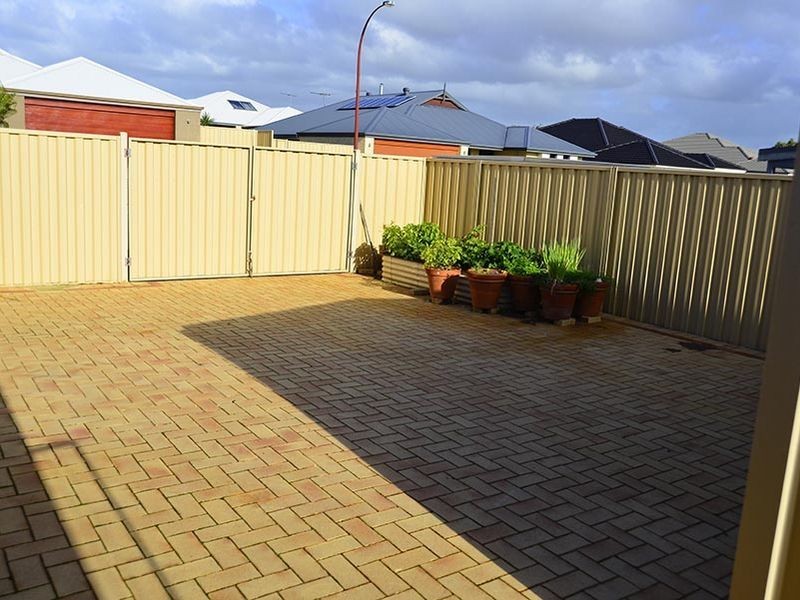 8 Hardwick Boulevard, Canning Vale WA 6155