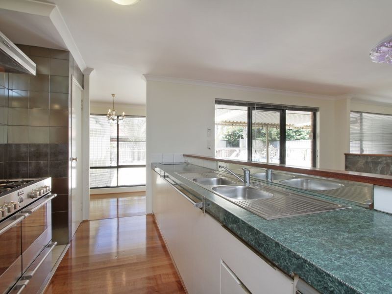 1 Lupin Close, Thornlie WA 6108