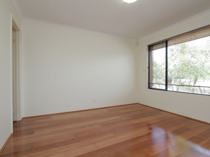 1 Lupin Close, Thornlie WA 6108