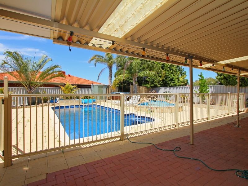 1 Lupin Close, Thornlie WA 6108