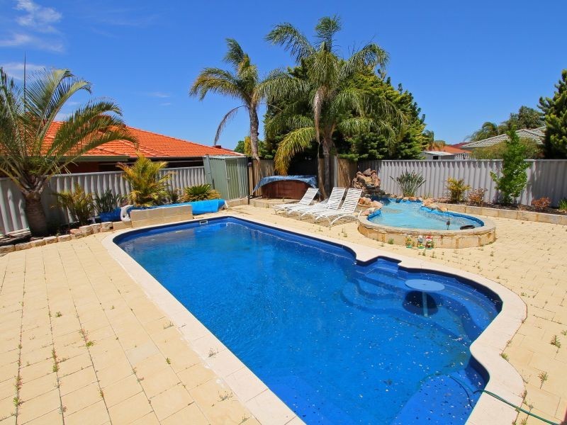 1 Lupin Close, Thornlie WA 6108