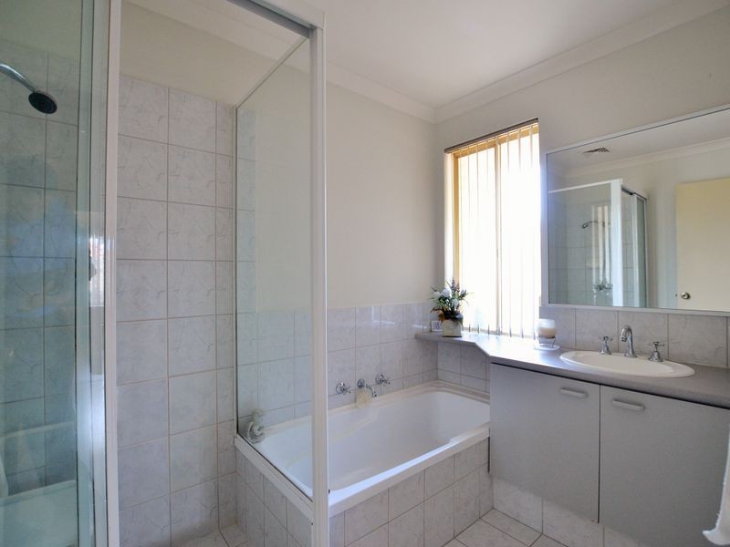 4/15 Summer Place, Thornlie WA 6108