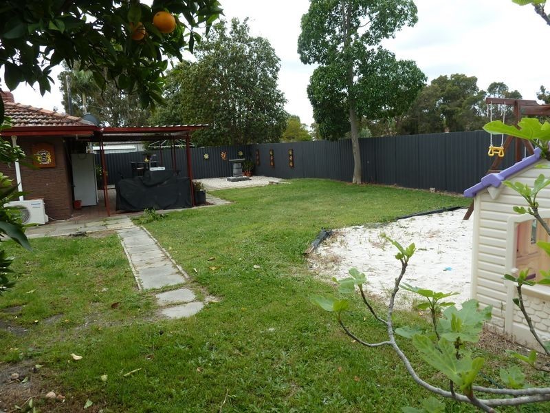 2/65 Lyrebird Way, Thornlie WA 6108