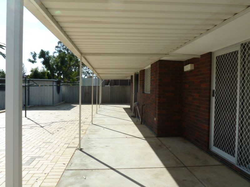 92 Connemara Drive, Thornlie WA 6108