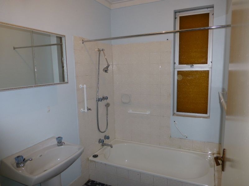 10 Thomas Street, Armadale WA 6112