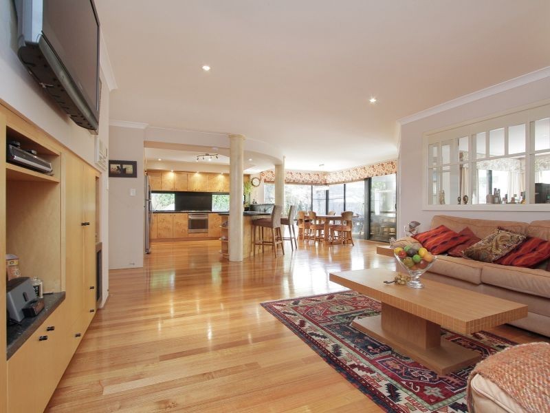 17 Sanctuary Avenue, Canning Vale WA 6155