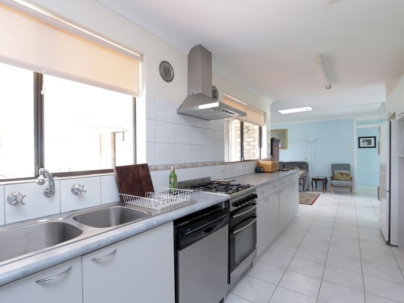 168 McNeill Road, Champion Lakes WA 6111