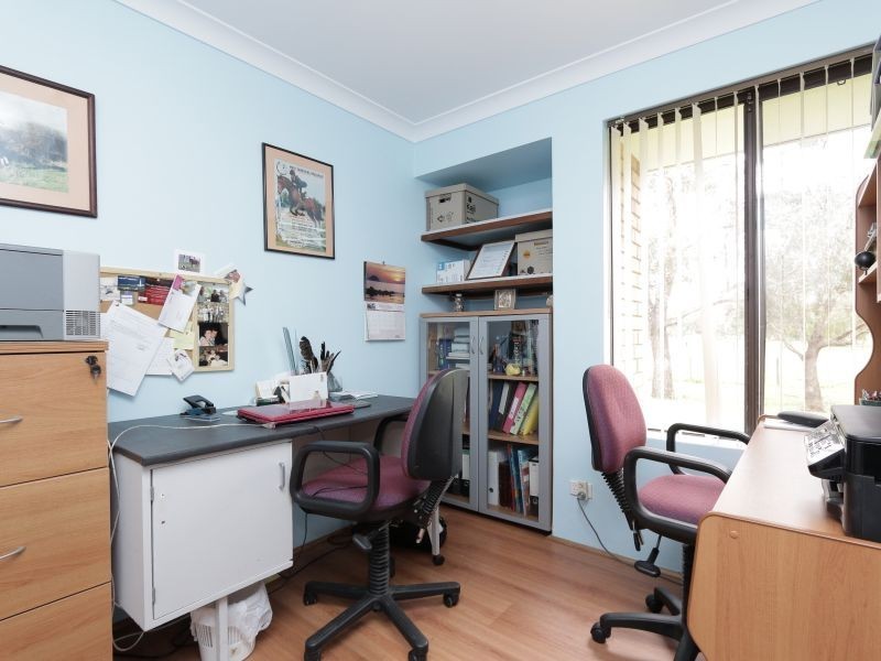 168 McNeill Road, Champion Lakes WA 6111