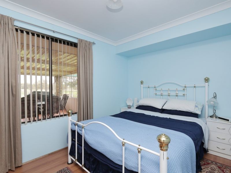 168 McNeill Road, Champion Lakes WA 6111