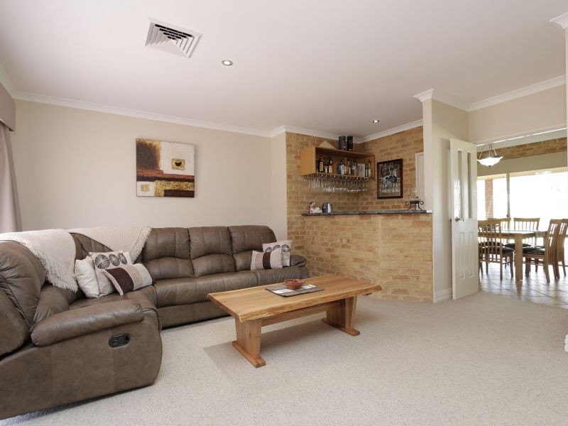 27 Glendale Crescent, Jandakot WA 6164