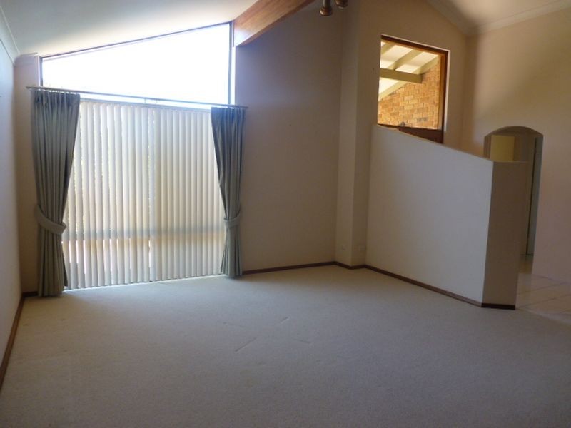 7 Wilfred Road, Canning Vale WA 6155