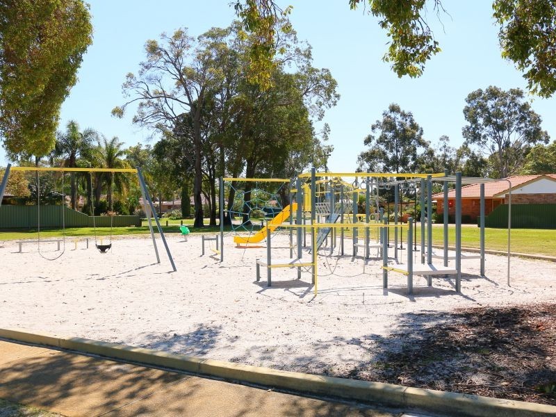 17 Ivanhoe Place, Gosnells WA 6110