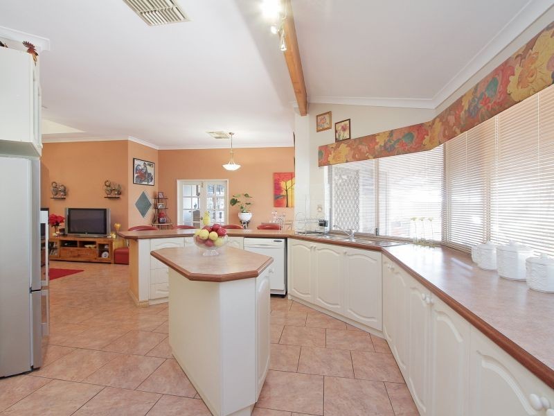 5 Rosea Court, Thornlie WA 6108