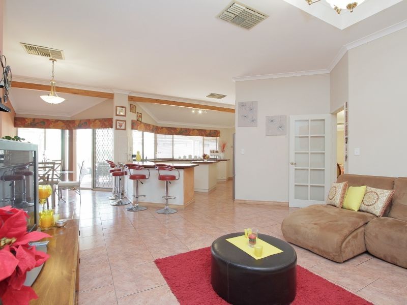 5 Rosea Court, Thornlie WA 6108