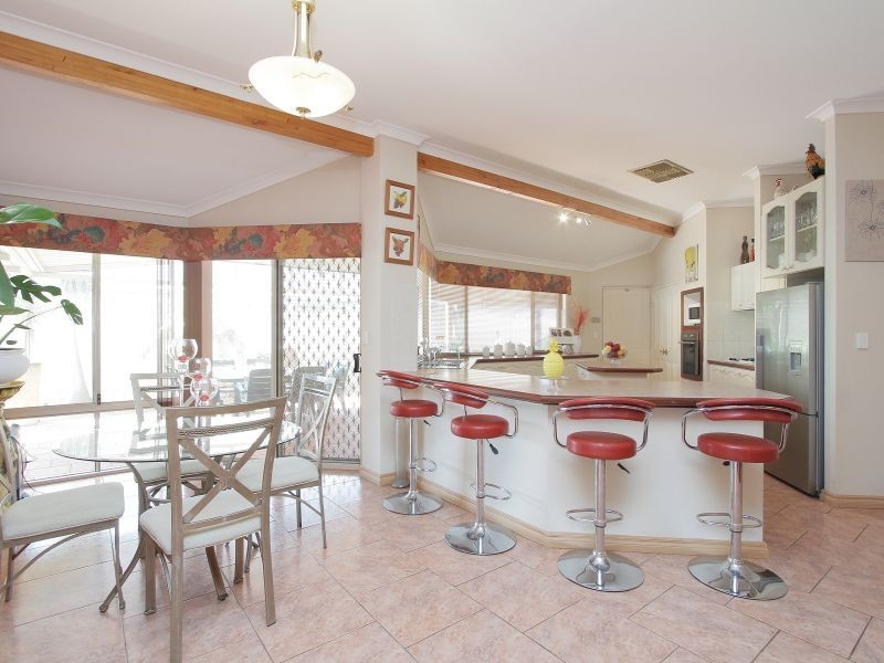 5 Rosea Court, Thornlie WA 6108