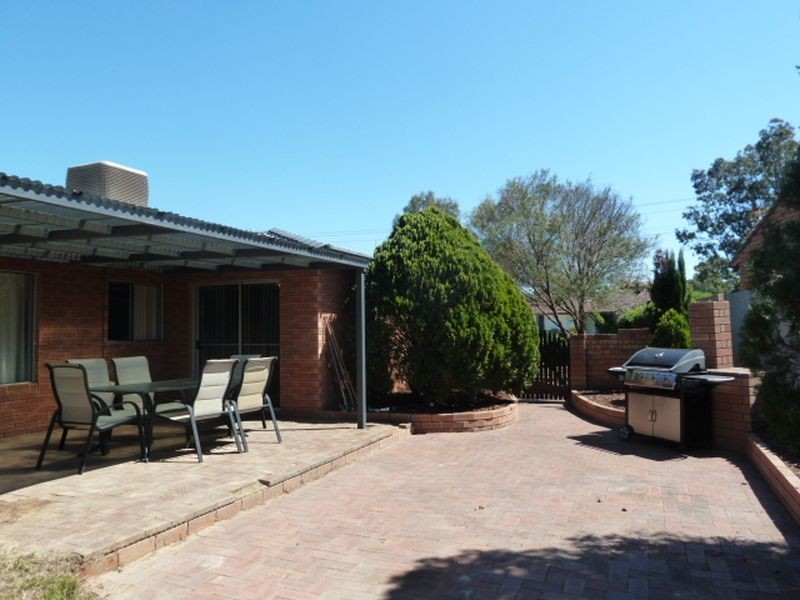 122 Dellar Road, Maddington WA 6109