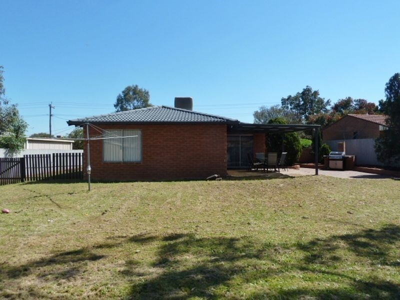 122 Dellar Road, Maddington WA 6109