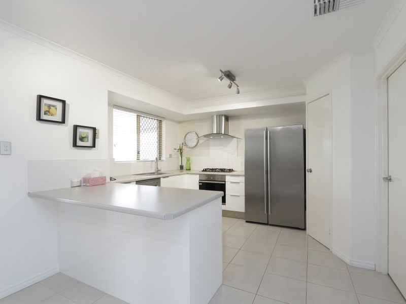 8 Gallant Court, Thornlie WA 6108