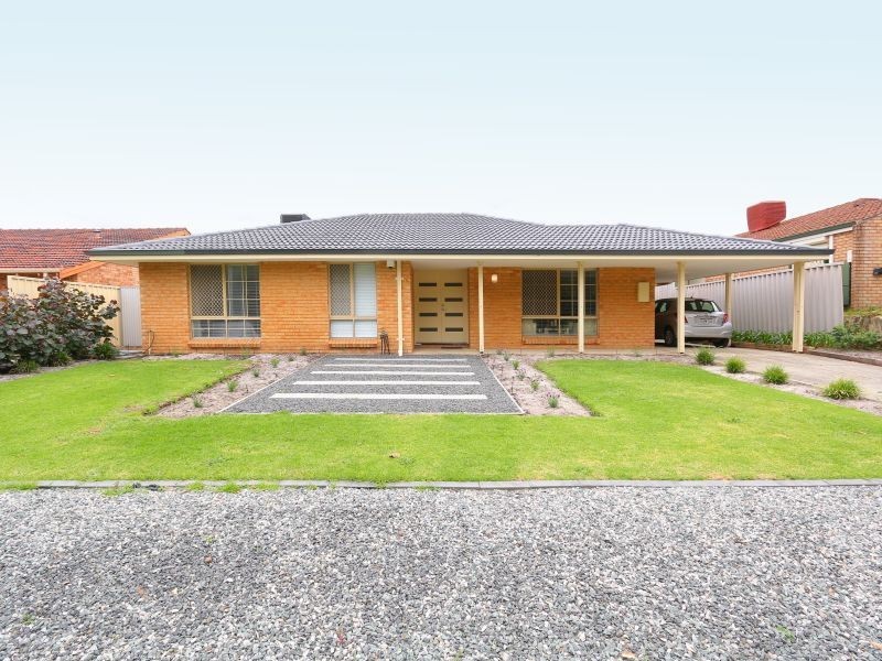 8 Gallant Court, Thornlie WA 6108