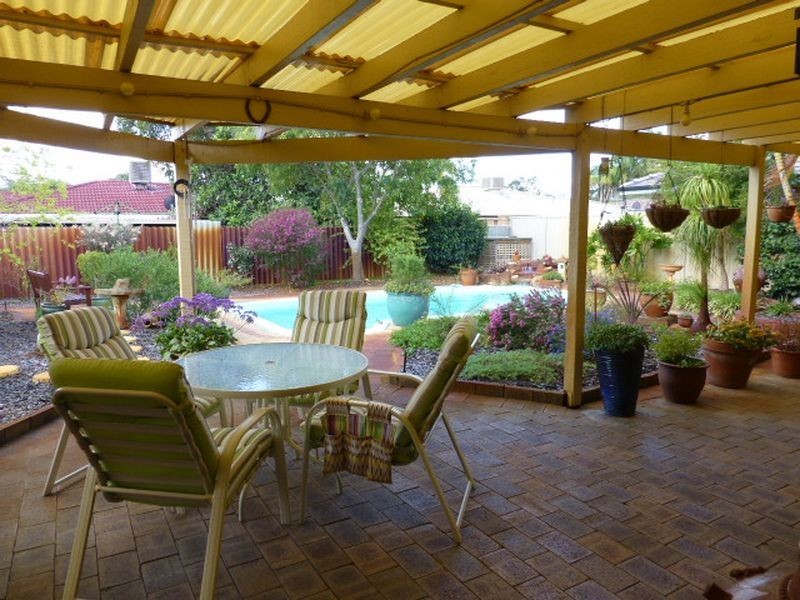 11 Discovery Drive, Thornlie WA 6108