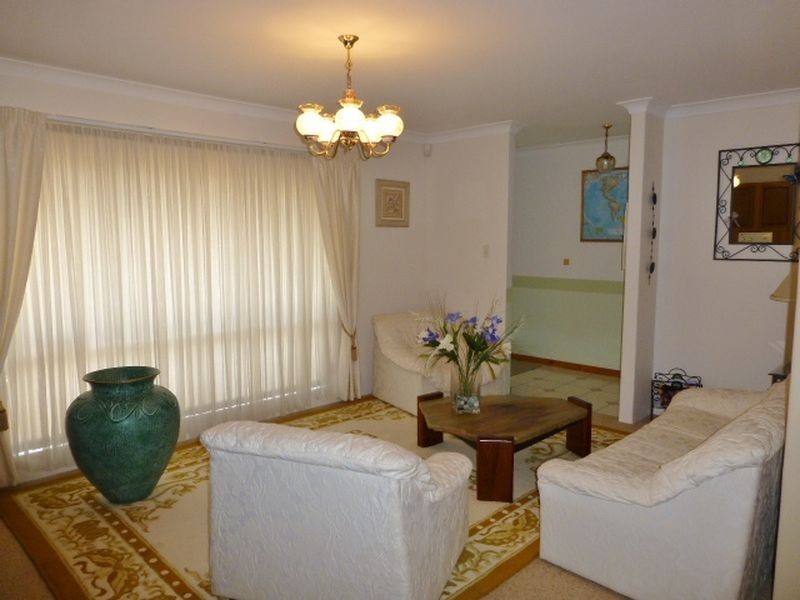 11 Discovery Drive, Thornlie WA 6108