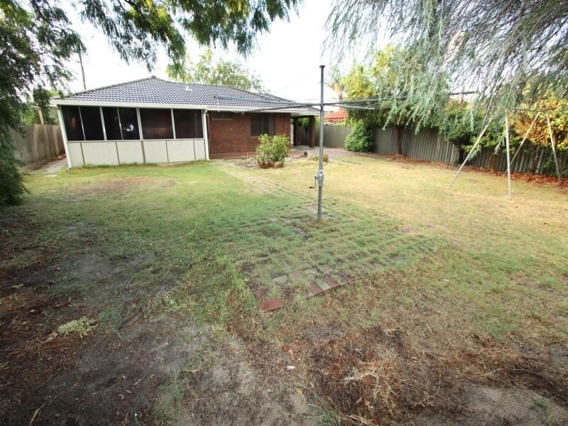 96 Third Avenue, Kelmscott WA 6111