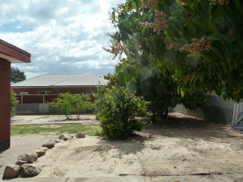 320 Railway Parade, East Cannington WA 6107