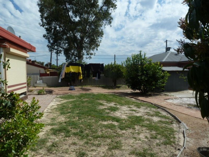 320 Railway Parade, East Cannington WA 6107