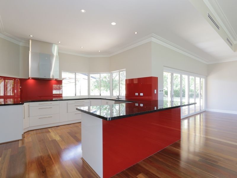 36 Victoria Road, Wattle Grove WA 6107
