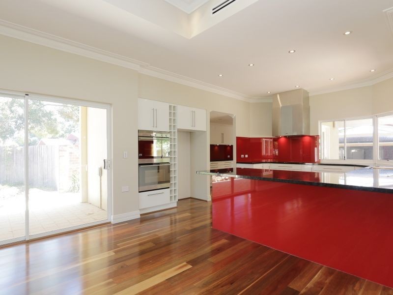 36 Victoria Road, Wattle Grove WA 6107